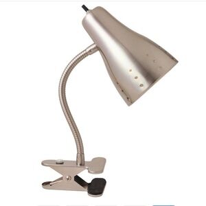 HAMPTOM BAY SATIN CLIP LAMP COLOR SILVER